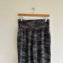 Load image into Gallery viewer, Athleta Salutation Camo Jogger Gray/Black M
