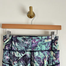 Load image into Gallery viewer, Lululemon Run Top Speed Crop in Iridescent Multi 4 $88
