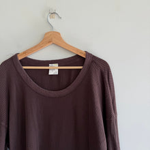 Load image into Gallery viewer, Offline by Aerie Oversized Scoop Neck Waffle Knit Pullover Sweatshirt Brown M
