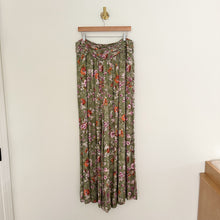 Load image into Gallery viewer, Anthropologie Floral Print High Rise Wide-Leg Pants Green 14
