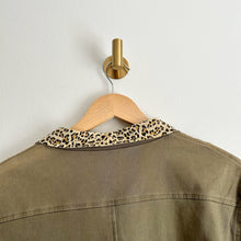 Load image into Gallery viewer, Peyton Jensen Button Front Safari Military Jacket Olive Green S
