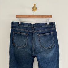 Load image into Gallery viewer, Kut From The Kloth Mid Rise Cropped Jeans Blue 12
