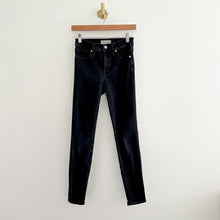 Load image into Gallery viewer, Madewell 9" High-Rise Denim Dark Wash Skinny Jeans in Lunar Wash 25
