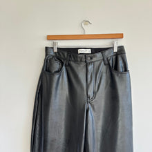 Load image into Gallery viewer, Abercrombie &amp; Fitch Faux Leather The 90s Relaxed Jean Ultra High Rise Pants 30
