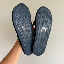 Load image into Gallery viewer, Vineyard Vines Classic Foam Whale Print Strap Flip Flop Sandals Navy 11 NEW

