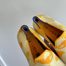 Load image into Gallery viewer, Rothy&#39;s The Kid Sneaker Yellow Puppy Camo Recycled Textile Slip On 13
