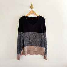 Load image into Gallery viewer, French Connection Lottie Colorblock V-Neck Pullover Sweater Black/Gray M
