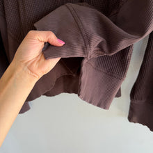 Load image into Gallery viewer, Offline by Aerie Oversized Scoop Neck Waffle Knit Pullover Sweatshirt Brown M
