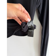 Load image into Gallery viewer, Zella Streamline Seamed Long Sleeve Activewear Cropped Top Black M
