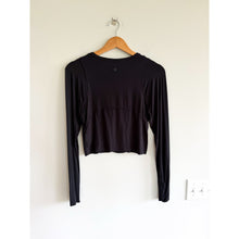 Load image into Gallery viewer, Zella Streamline Seamed Long Sleeve Activewear Cropped Top Black M

