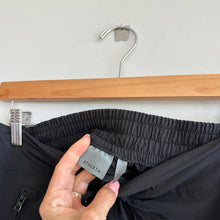 Load image into Gallery viewer, Athleta Hudson Board Ravel Shorts Black 6T
