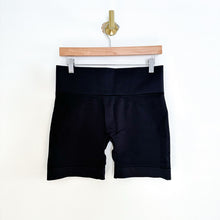 Load image into Gallery viewer, SET Sculptflex Pull On Lightweight High Rise Activewear Shorts Black XL
