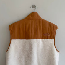Load image into Gallery viewer, The North Face Cragmont Fleece Colorblock High Neck Vest White/Tan M
