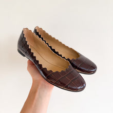 Load image into Gallery viewer, Chloé Lauren Scalloped Croco Ballerina Flats Leather Shoes Brown 36

