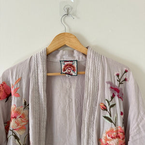 Johnny Was Vienna Linen Embroidered Floral 3/4 Sleeve Kimono Gray M