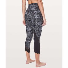 Load image into Gallery viewer, Lululemon Wunder Under Crop II Scallop 24" Yoga Leggings Achromatize Grey Black
