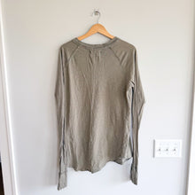 Load image into Gallery viewer, We The Free Arden Round Neck Casual Long Sleeve T-Shirt Green XS
