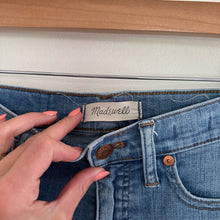 Load image into Gallery viewer, Madewell 9&quot; High-Rise Skinny Distressed Jeans Blue 26
