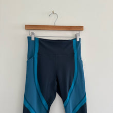 Load image into Gallery viewer, Lululemon Wild Twist 7/8 Tight in Gravity Pacific Teal Blue 6 $118
