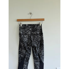 Load image into Gallery viewer, Lululemon Wunder Under Crop II Scallop 24" Yoga Leggings Achromatize Grey Black
