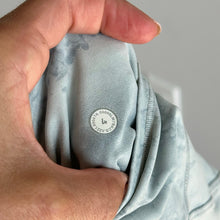 Load image into Gallery viewer, Lululemon Fast and Free Short 10&quot; City Grit White Blue Fog 4
