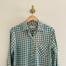 Load image into Gallery viewer, NWT Vineyard Vines Relaxed Gingham Chilmark Button Up Shirt Green/White 4
