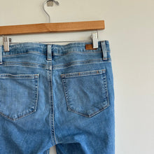 Load image into Gallery viewer, PAIGE Jax Knee Cut Off Shorts Destructed Aiza 29
