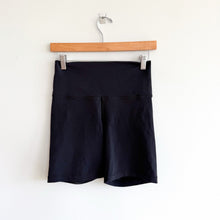 Load image into Gallery viewer, Aritizia TnAction Pull On High Rise Activewear Biker Shorts Black M
