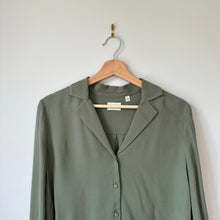 Load image into Gallery viewer, Wilfred Tulum Long Sleeve Collared Button Up Shirt Green XS
