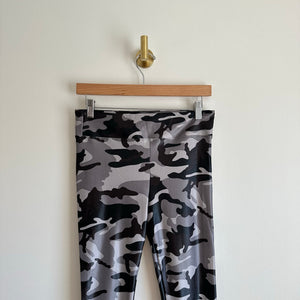 Koral Lustrous High Rise Camo Print Pull On Leggings in Lead Camo L