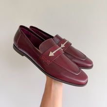Load image into Gallery viewer, Schutz Desmond Caseina Leather Square Toe Flat Loafer Vino Rubi 8.5 NIB
