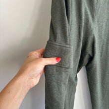 Load image into Gallery viewer, Sundry x Evereve Everyday High Rise Cargo Sweatpants Green L
