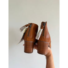 Load image into Gallery viewer, Toms Leila Leather Block Heel Round Toe Ankle Boots Brown 7.5 NEW
