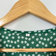 Load image into Gallery viewer, Daisy Print Short Sleeve Wrap Dress Green S
