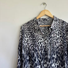 Load image into Gallery viewer, Elie Tahari Ingunn Animal Print Long Sleeve Button Up Shirt Black L
