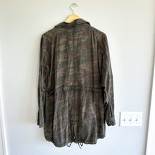 Load image into Gallery viewer, Sanctuary Camo Utility Jacket Green L
