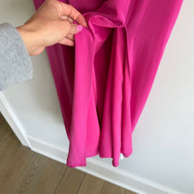 Load image into Gallery viewer, Abercrombie &amp; Fitch Camille Sleeveless Smocked Midi Dress Pink MT
