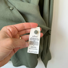 Load image into Gallery viewer, Wilfred Tulum Long Sleeve Collared Button Up Shirt Green XS
