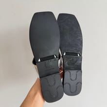 Load image into Gallery viewer, Kindred Label Hannah Thong Strap Foldable Sandals Silver 40/10

