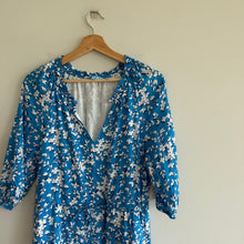 Load image into Gallery viewer, Draper James Martina Floral Print 3/4 Sleeve Popover Midi Dress Blue White 6
