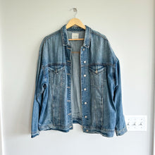 Load image into Gallery viewer, American Eagle Outfitters 90s Boyfriend Button Front Denim Jacket Blue XL
