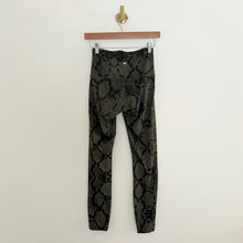 Load image into Gallery viewer, Lululemon Wunder Under Pant *Full-On Luon Leggings Green Gator 4
