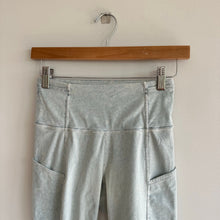 Load image into Gallery viewer, Lululemon Fast and Free Short 10&quot; City Grit White Blue Fog 4
