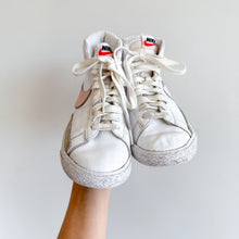 Load image into Gallery viewer, Nike Blazer Mid '77 Athletic High Top Sneakers White Pink 5.5
