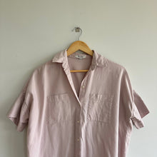 Load image into Gallery viewer, Madewell Breezewoven Beachside Shirttail Short Sleeve Button Up Shirt Blush XS
