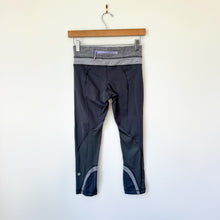 Load image into Gallery viewer, Lululemon Run Inspire Crop II Mid Rise Activewear Leggings Gray 4
