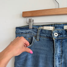 Load image into Gallery viewer, Anthropologie Pilcro Raw Hem High Rise Flared Jeans Blue 29
