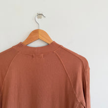 Load image into Gallery viewer, Monrow Thermal Mock Neck Seamed Sweatshirt in Caramel S

