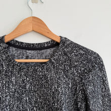 Load image into Gallery viewer, Lululemon Extra Mile Long Sleeve Jacquard Running Top Black 6

