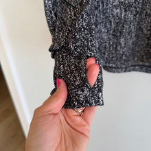 Load image into Gallery viewer, Lululemon Extra Mile Long Sleeve Jacquard Running Top Black 6
